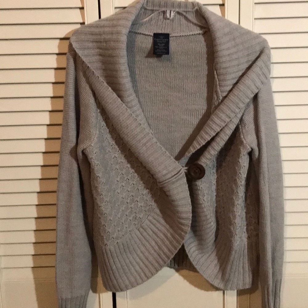 Gray over sized sweater/one button